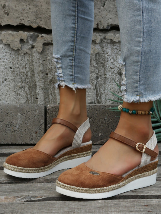 Women's Flat Sandals — Woven Strap Cushioned Comfort for summer wear